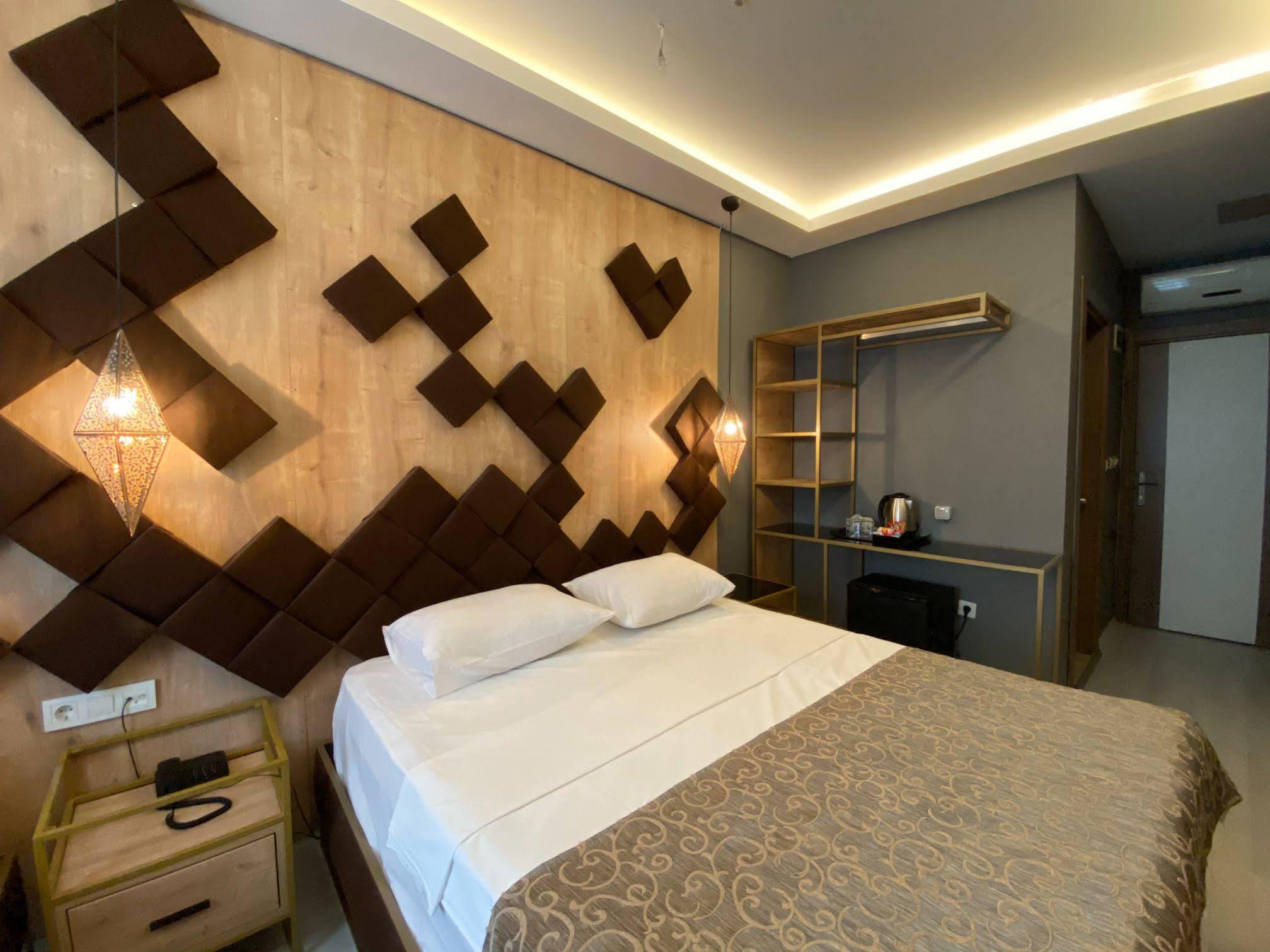 Fly And Stay Airport Hotel Istanbul Bagian luar foto