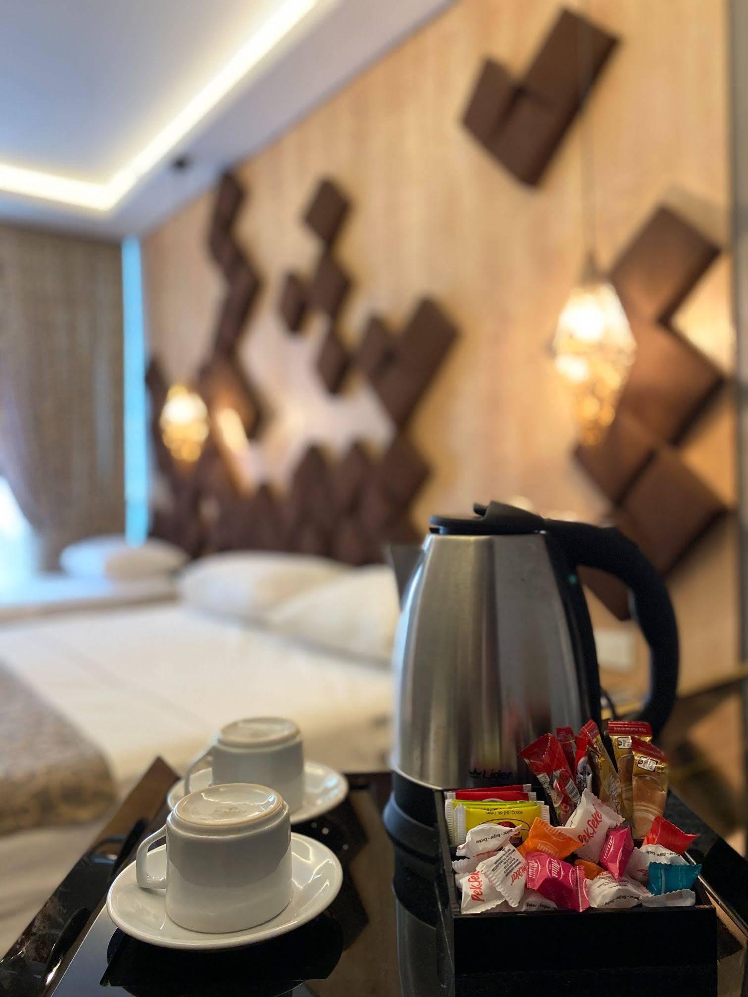 Fly And Stay Airport Hotel Istanbul Bagian luar foto