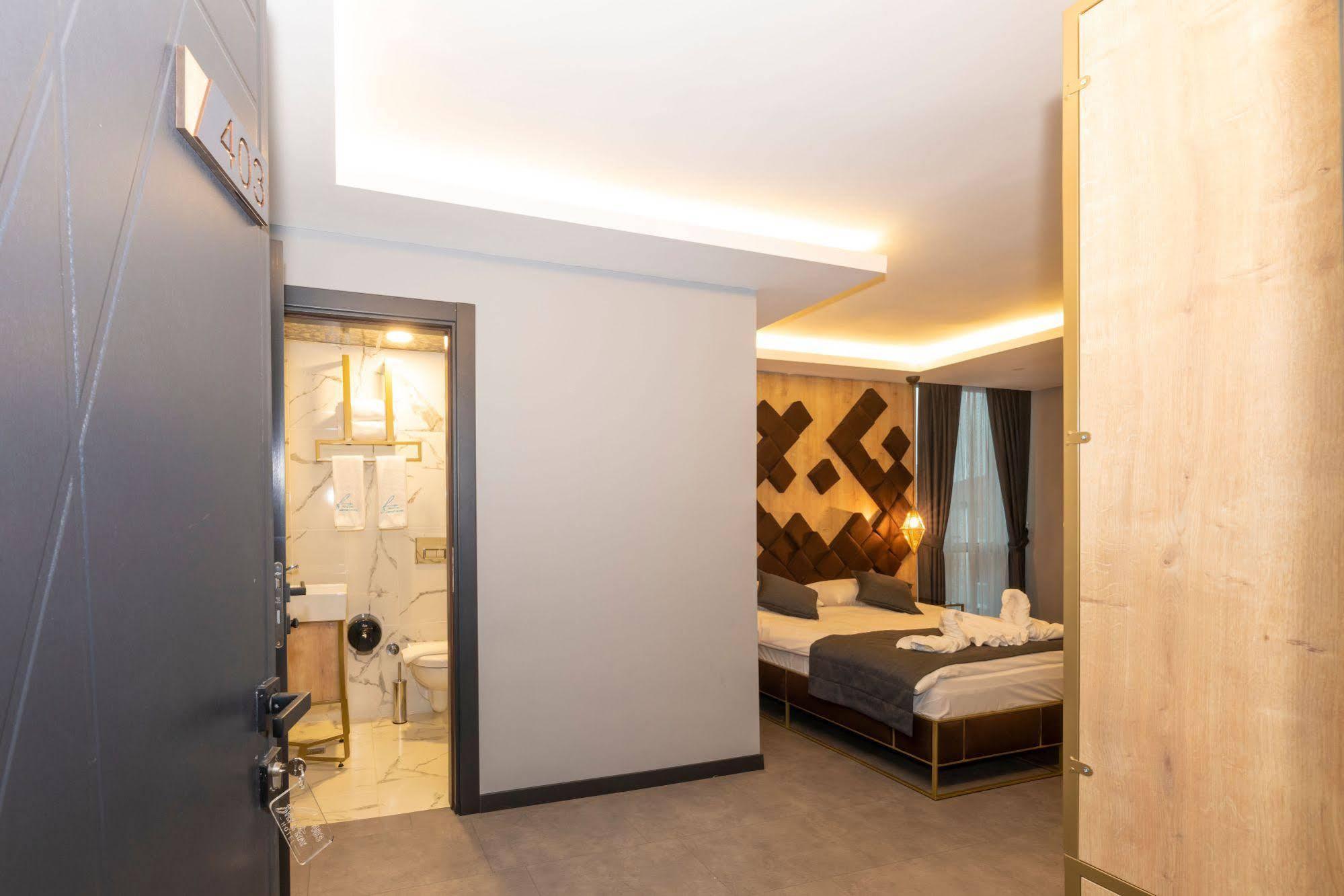 Fly And Stay Airport Hotel Istanbul Bagian luar foto