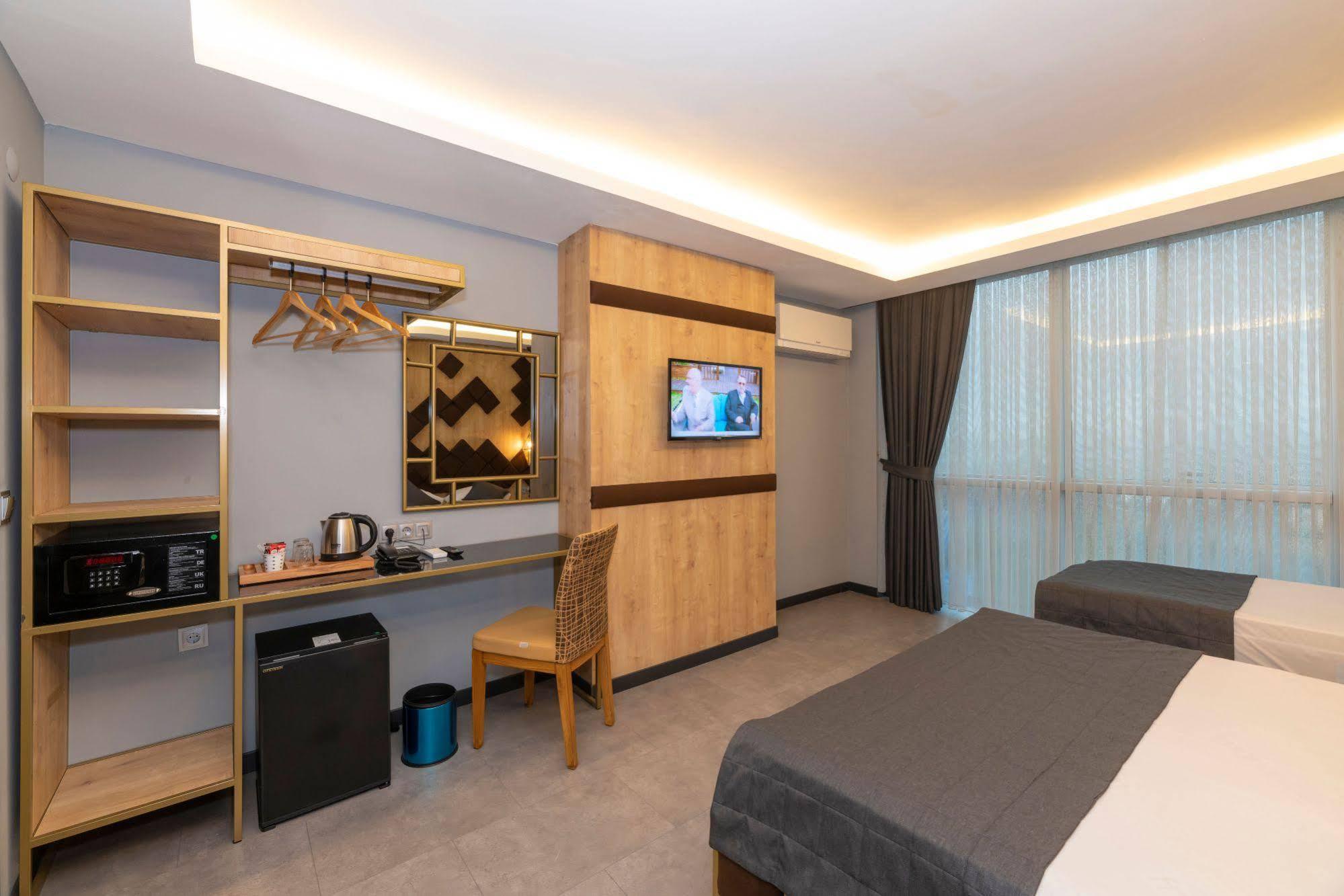 Fly And Stay Airport Hotel Istanbul Bagian luar foto