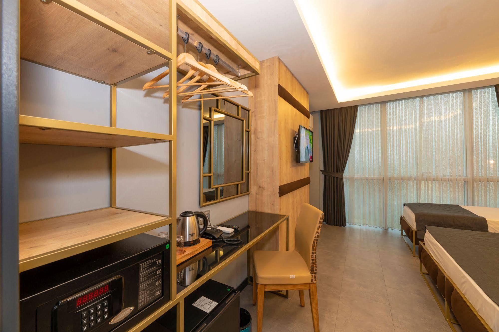Fly And Stay Airport Hotel Istanbul Bagian luar foto