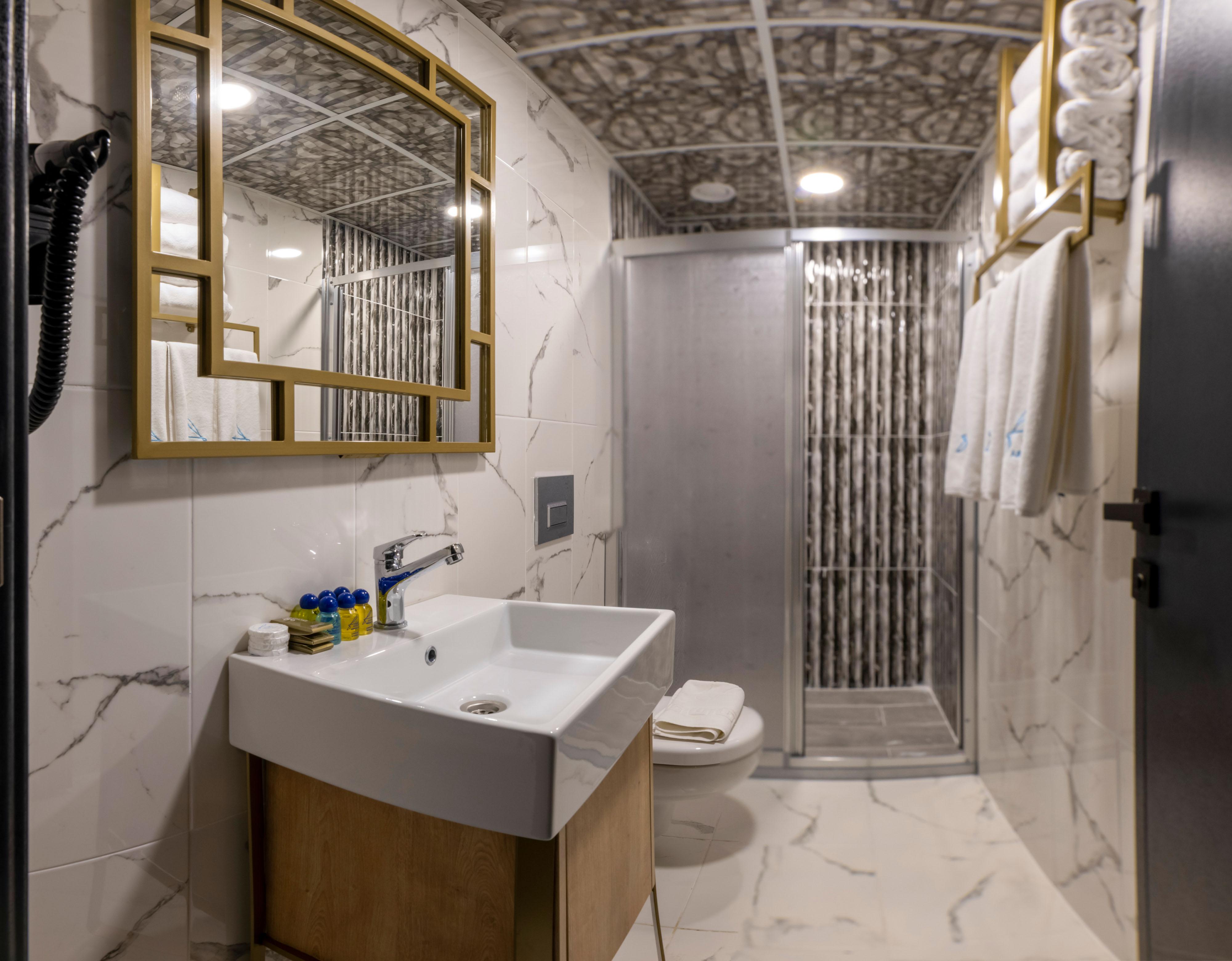 Fly And Stay Airport Hotel Istanbul Bagian luar foto