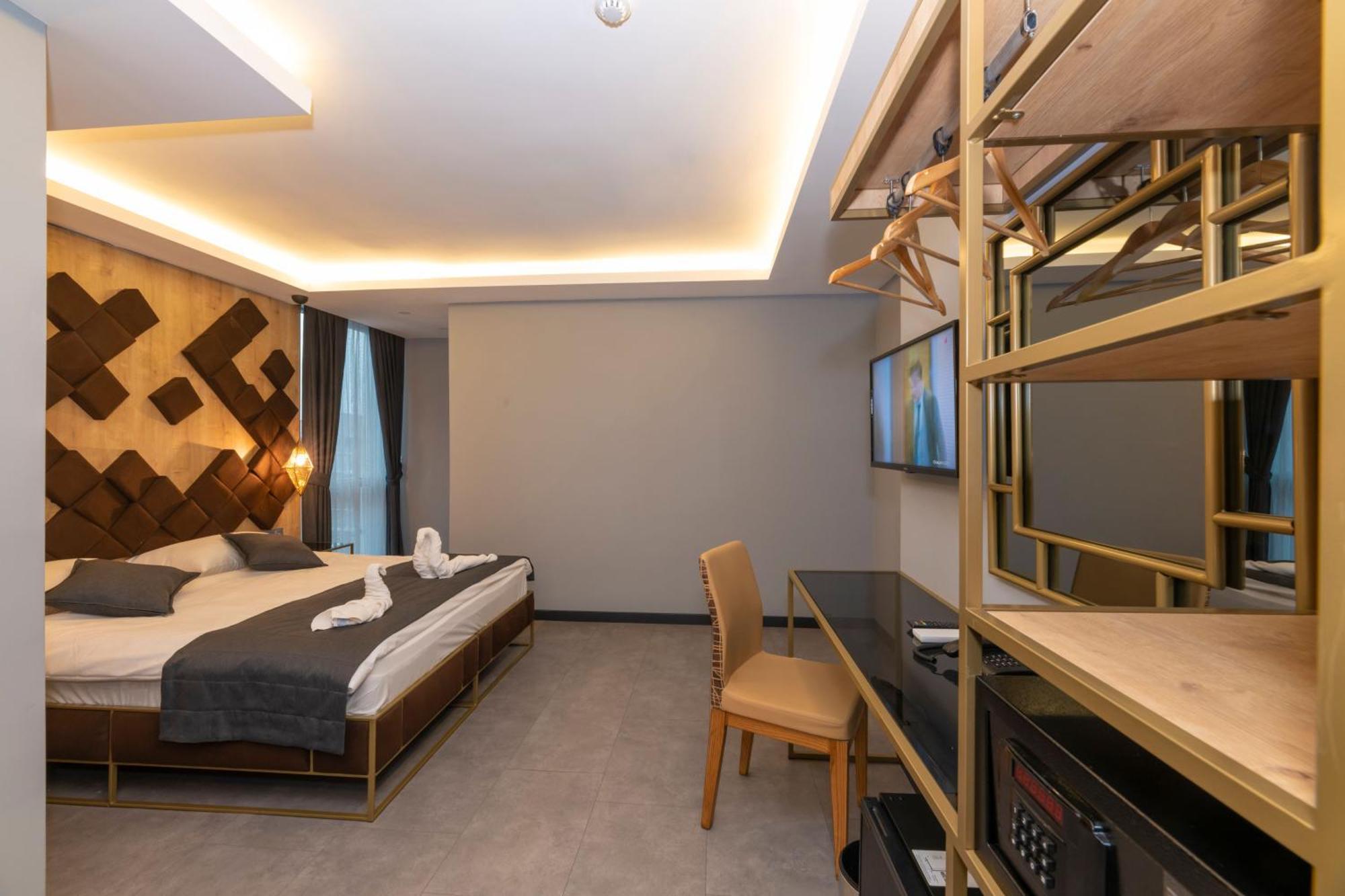 Fly And Stay Airport Hotel Istanbul Bagian luar foto