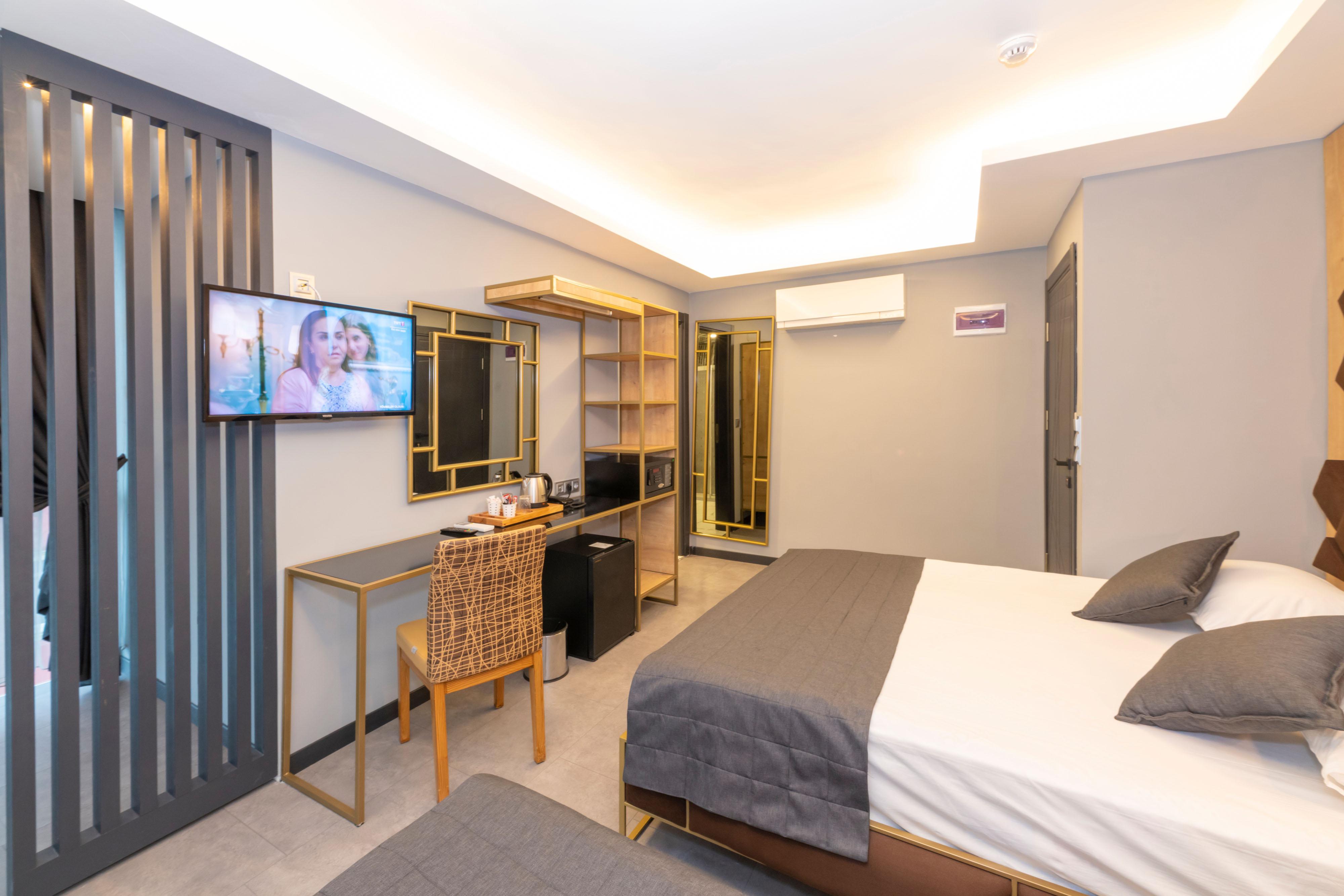 Fly And Stay Airport Hotel Istanbul Bagian luar foto