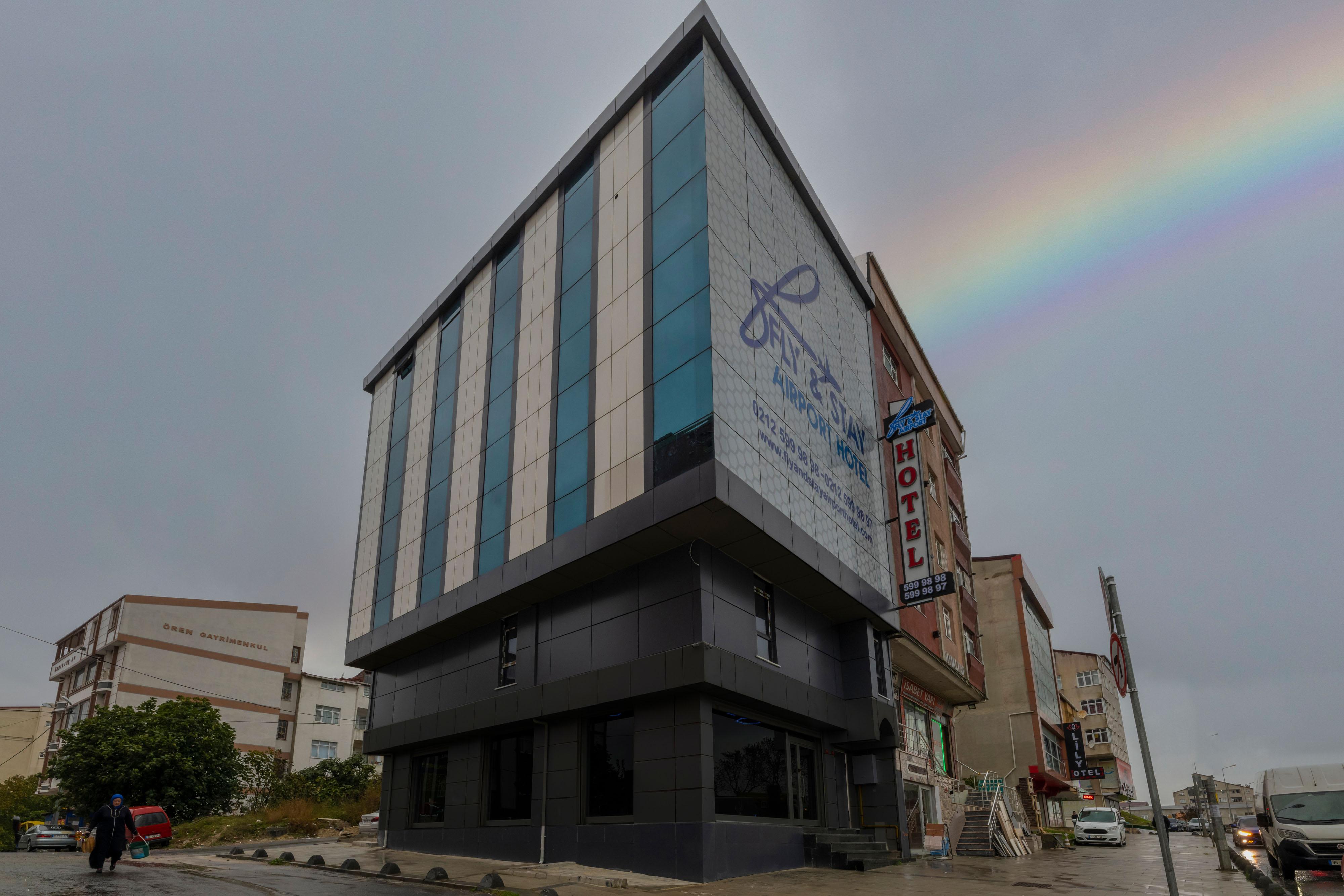 Fly And Stay Airport Hotel Istanbul Bagian luar foto