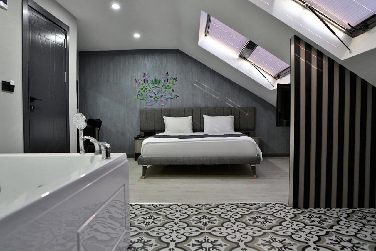 Fly And Stay Airport Hotel Istanbul Bagian luar foto