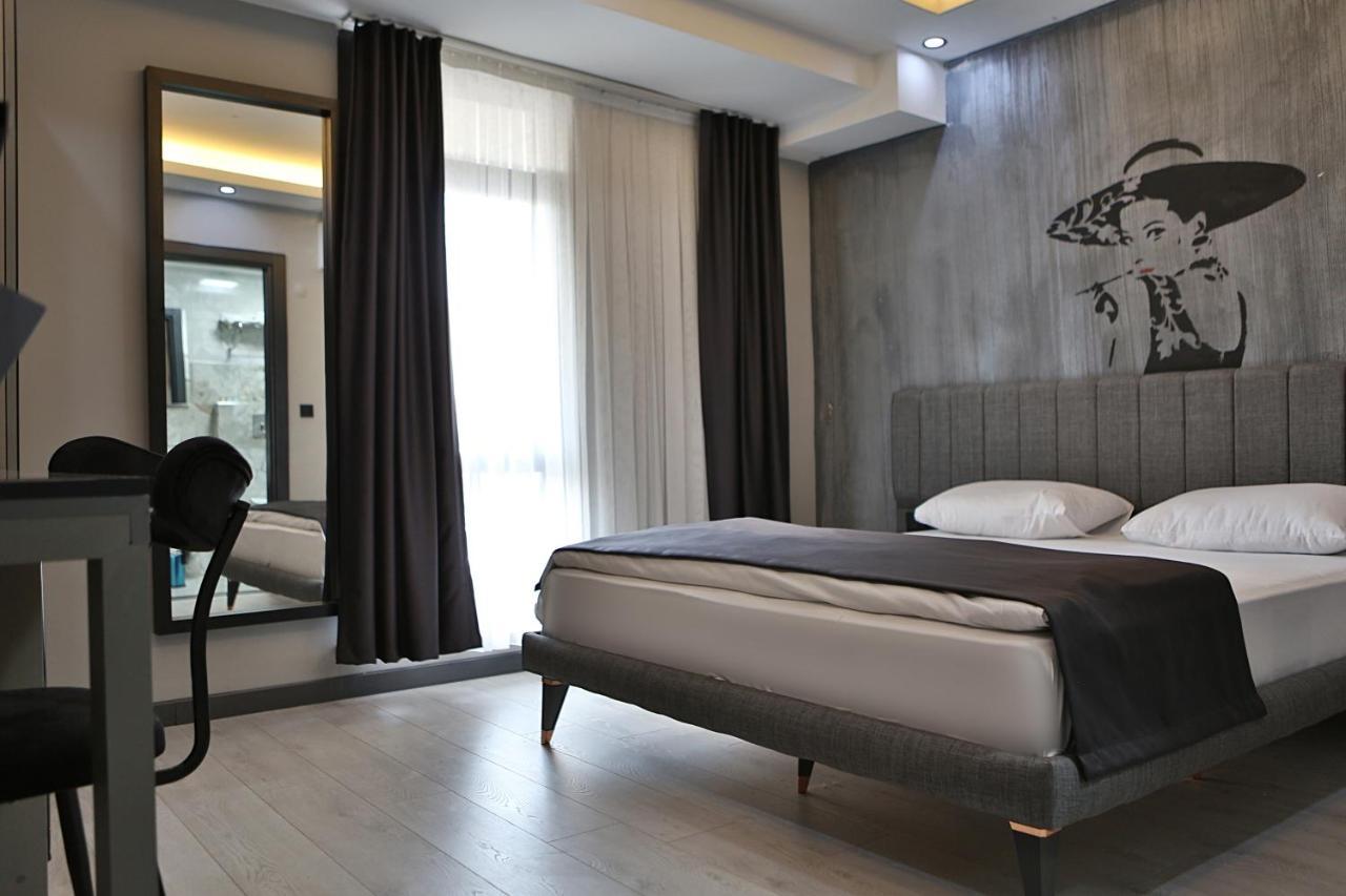 Fly And Stay Airport Hotel Istanbul Bagian luar foto