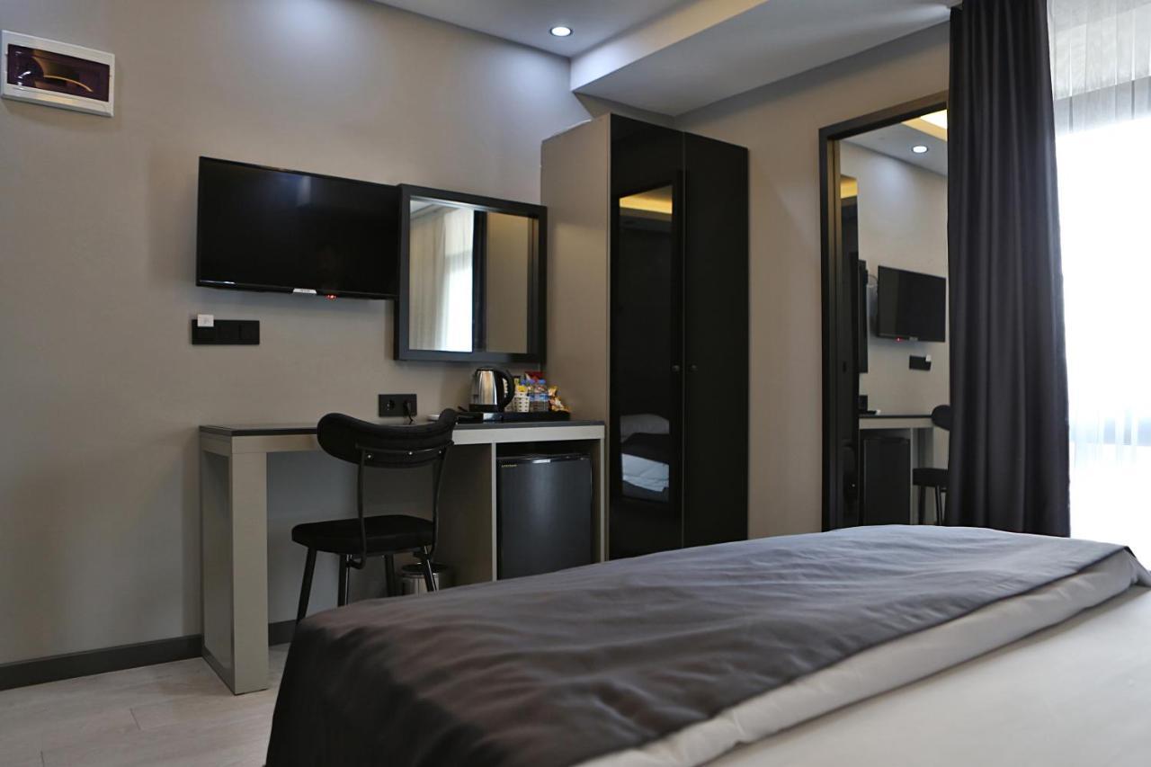 Fly And Stay Airport Hotel Istanbul Bagian luar foto