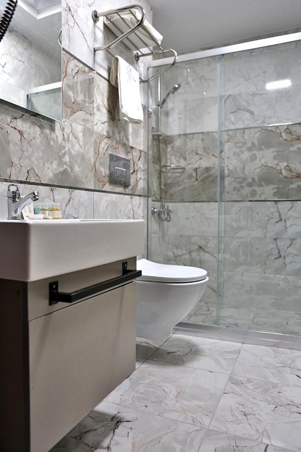 Fly And Stay Airport Hotel Istanbul Bagian luar foto