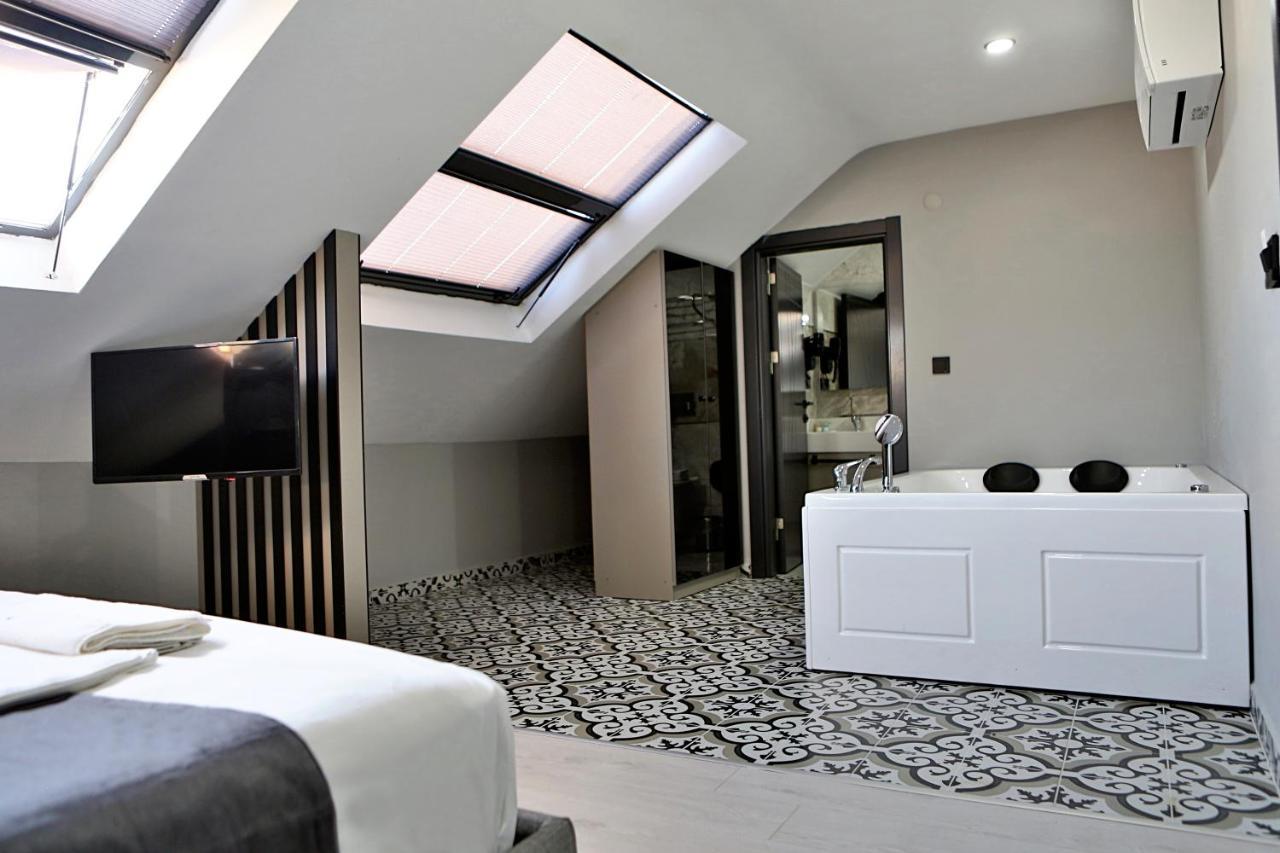 Fly And Stay Airport Hotel Istanbul Bagian luar foto